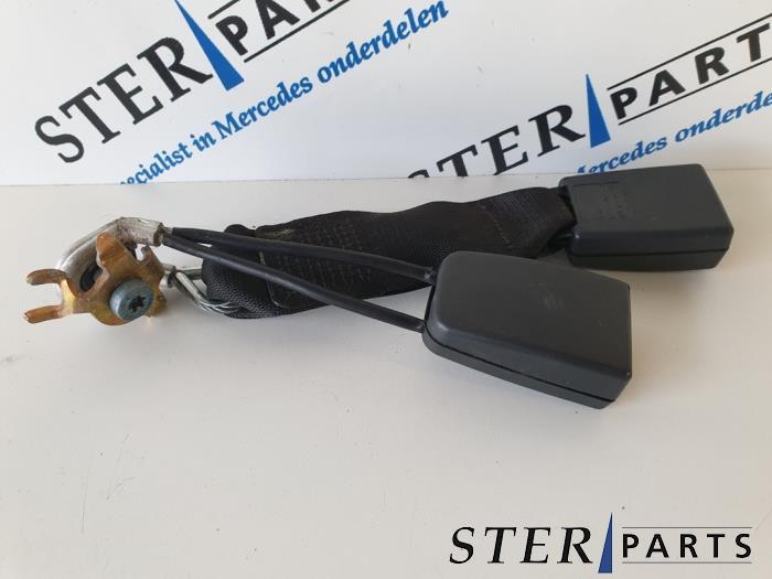 Insertion ceinture de sécurité arrière droite d'un Merced, 3 mois de garantie, Utilisé, -, -