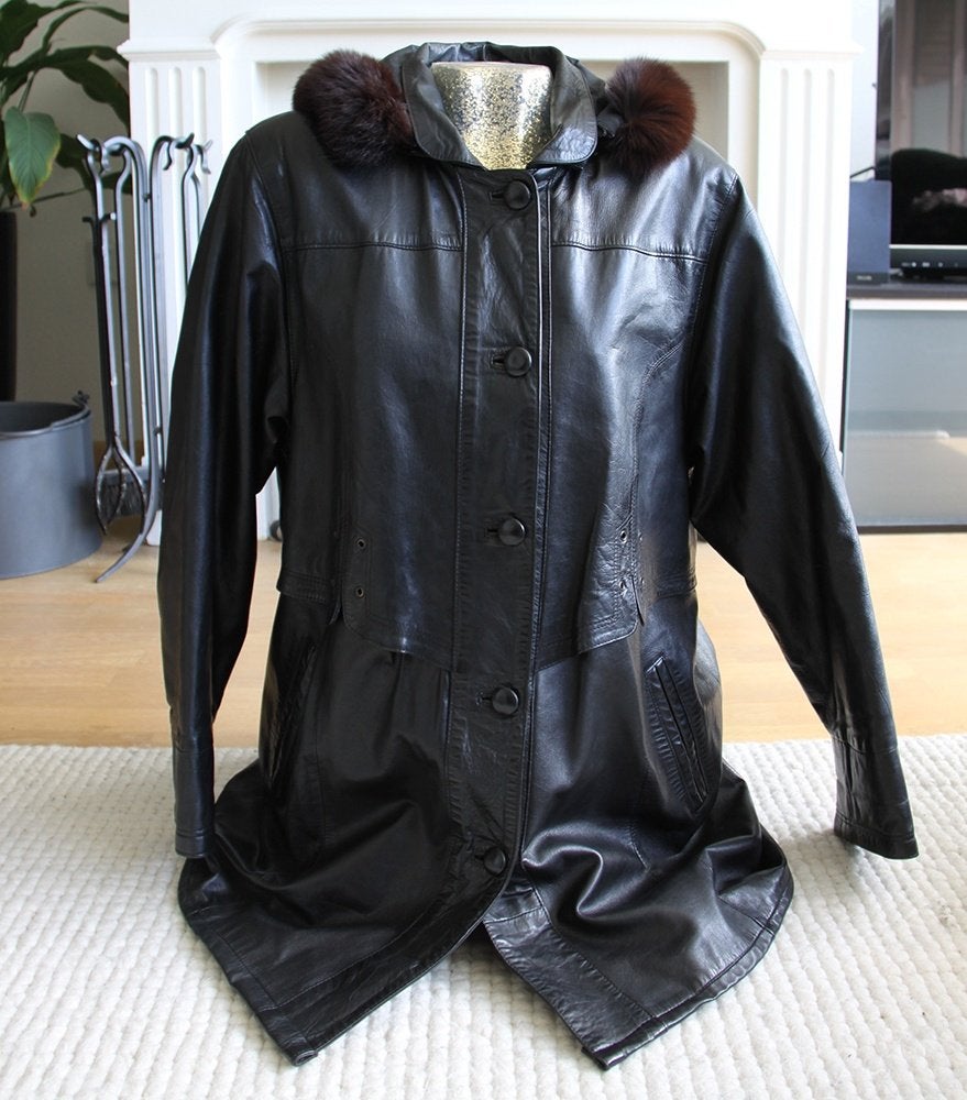 Prachtige Leren Dija Jas Met Bontkraag (M) € 110,-, Kleding | Dames, Maat 38/40 (M), Verzenden, Dija, Zwart