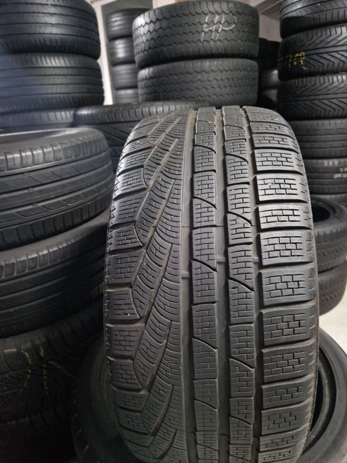 23540r18 235 40 t18 235/40/r18 pirelli avec montage, Enlèvement ou Envoi