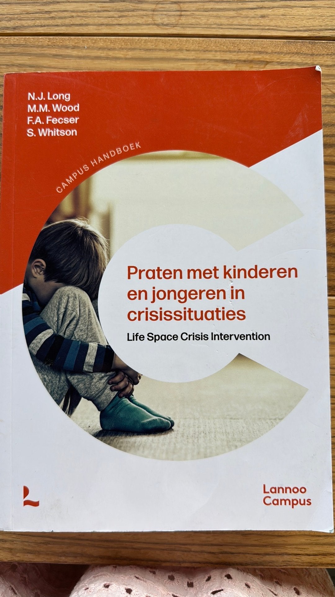 Praten met kinderen en jongeren in crisissituaties (nieuwe e, Ophalen of Verzenden, N.J. Long; M.M. Wood; F.A. Fecser; Signe Whitson