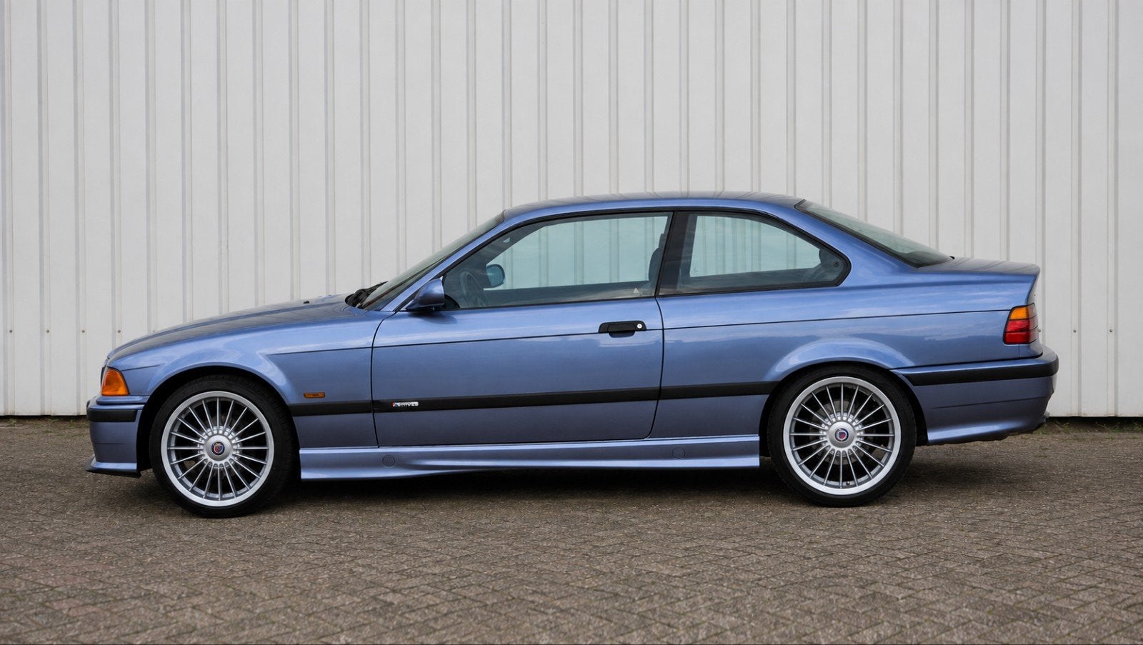 BMW E36 328i Coupe AUT 1997 M Pakket Samoablau, Automaat, Dealer onderhouden, Achterwielaandrijving, Zwart