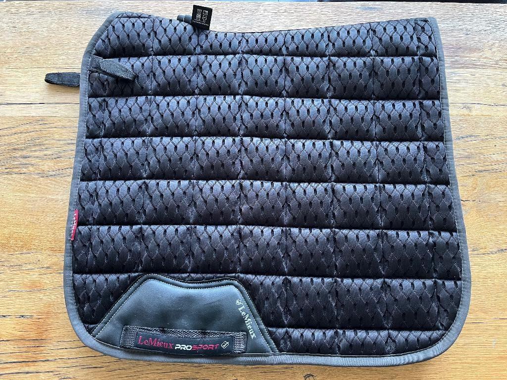 Dekje LeMieux mesh zwart, mt L / full, ZGAN!!, Dieren en Toebehoren, Paarden en Pony's | Dekens en Dekjes, Zo goed als nieuw, Dressuurdekje