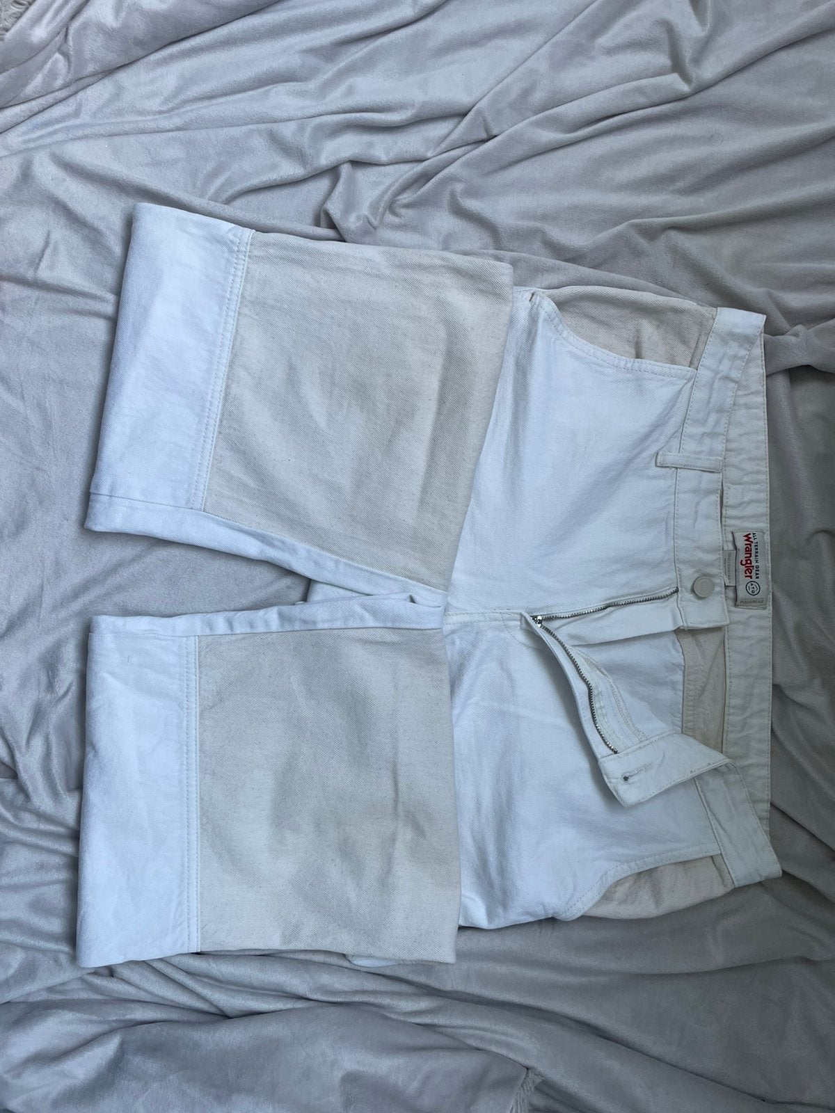 Jean Wrangler bicolore, Enlèvement, Comme neuf, Blanc, Autres tailles de jeans