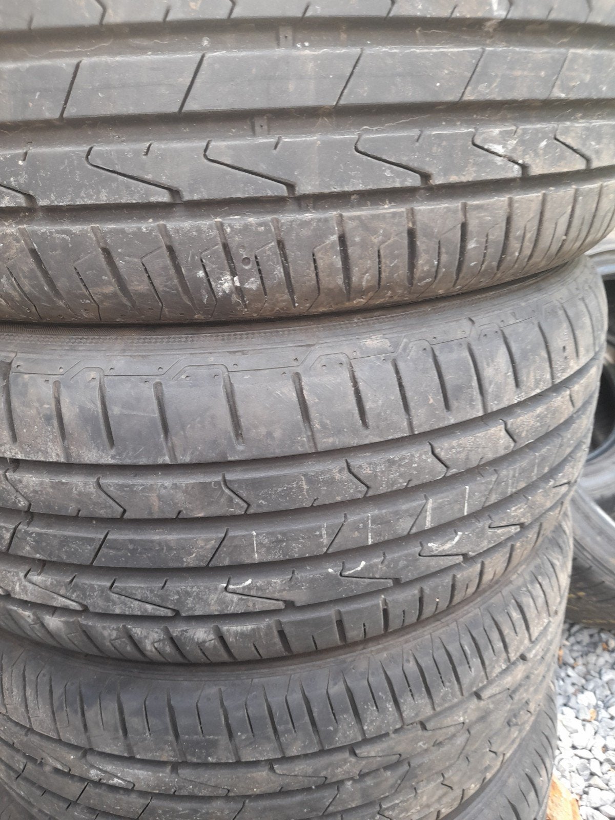 4 beaux pneus HANKOOK 205 50 17, Enlèvement