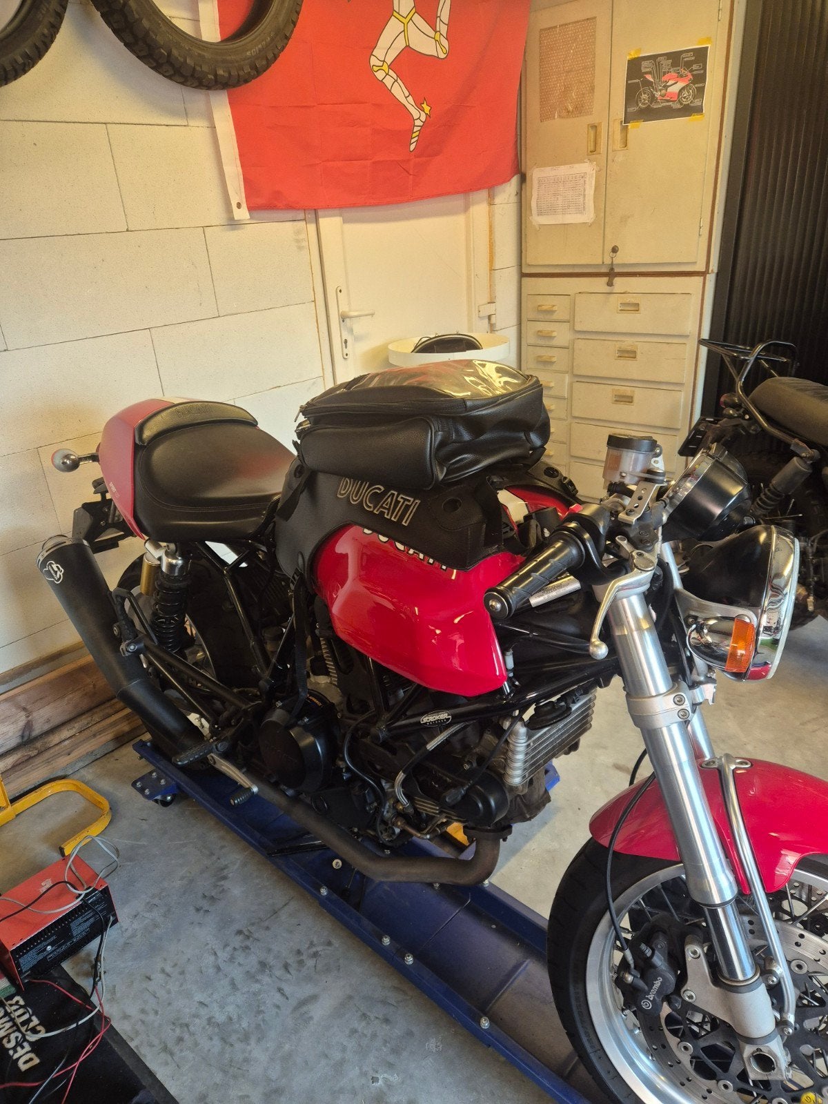tanktas, Motoren, Ophalen