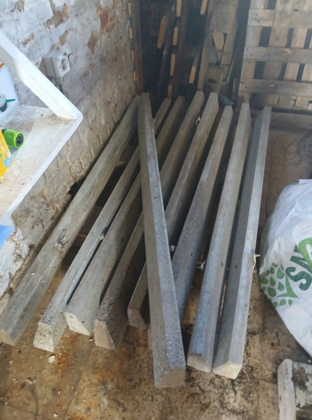 betonnen borduren, Jardin & Terrasse, Poteaux, Poutres & Planches, Enlèvement, Comme neuf