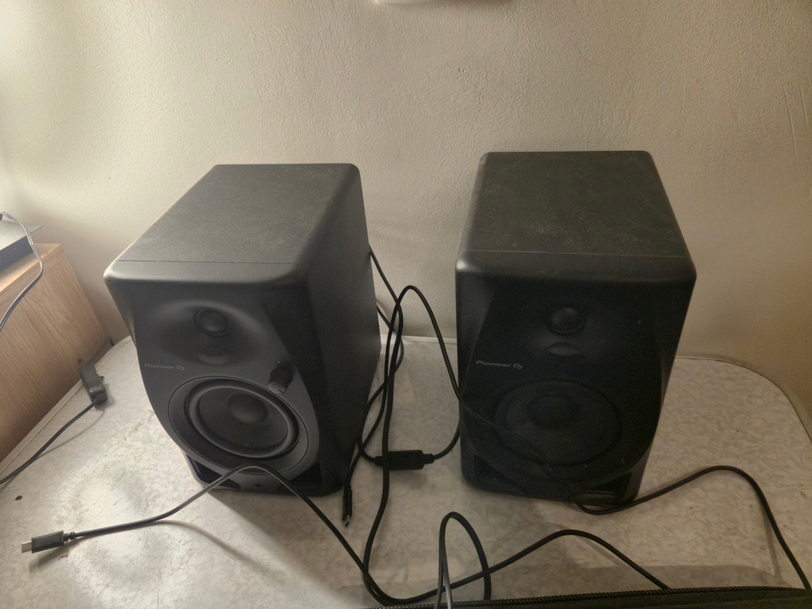 Pioneer dj speakers, Enlèvement