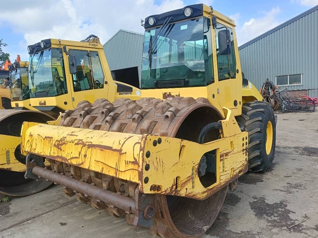 Bomag BW 213 D H-4 i soil compactor sheep schappoot wals