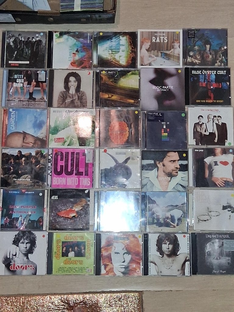 CD Rock Alternative (Willy - studio Brussel ) deel 1 A-D, CD & DVD, CD | Rock, Rock alternatif, Enlèvement ou Envoi, Comprend un livret