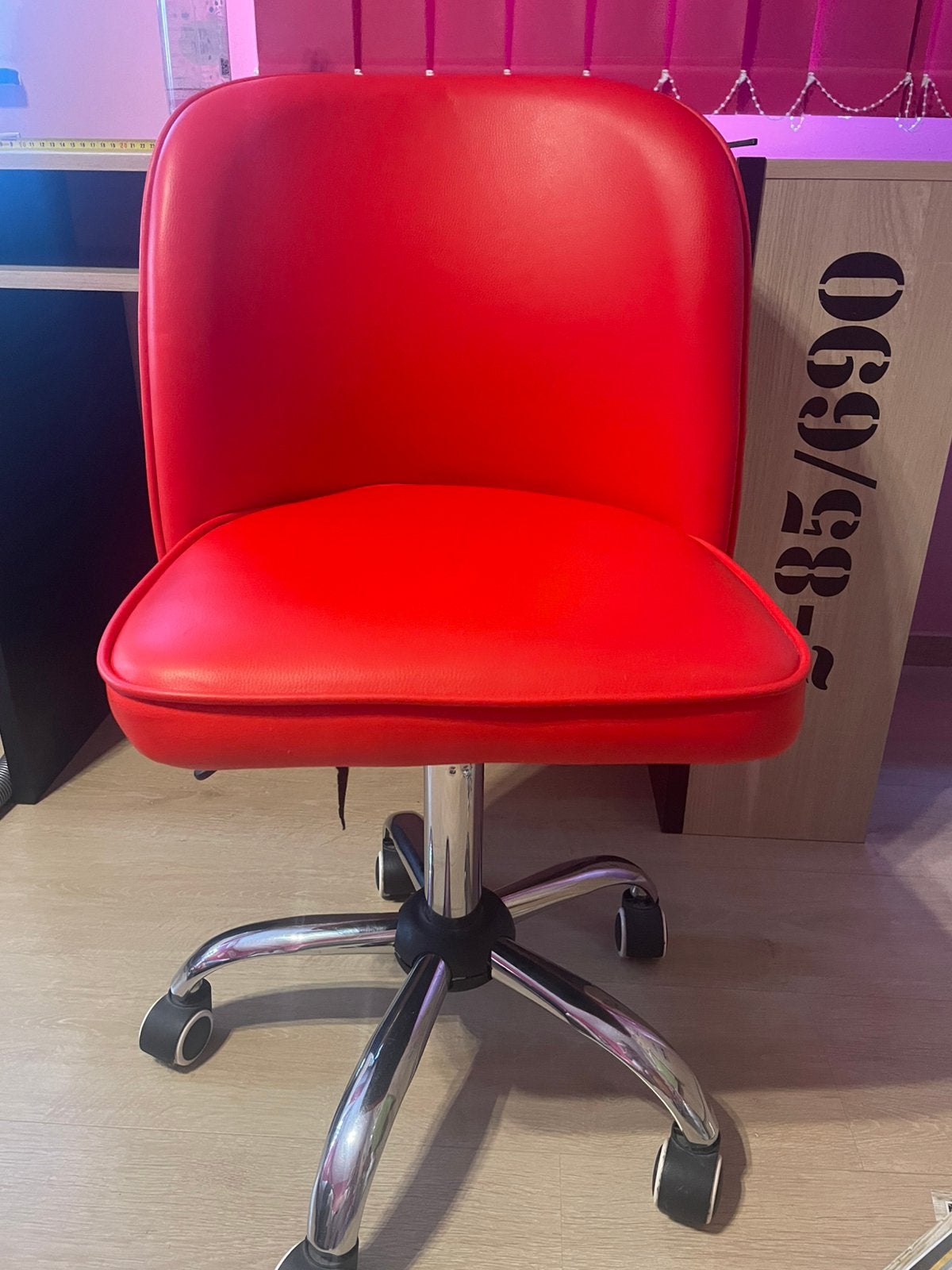 Chaise de bureau rouge réglable en hauteur – Très bon état, Enlèvement, Comme neuf, Rouge, Chaise de bureau