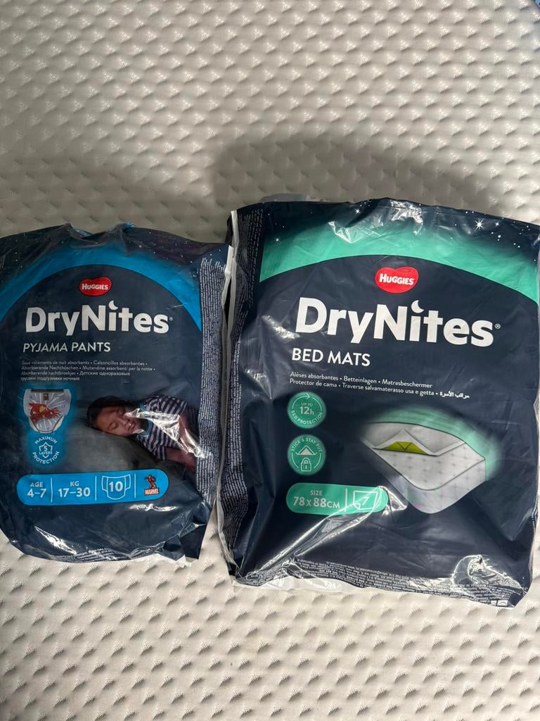DryNites pyjama pants 5 st en bed mats 3 st, Enlèvement ou Envoi, Comme neuf