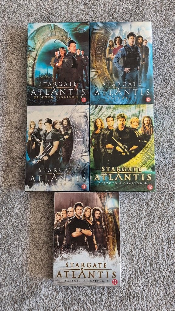 DVD Stargate Atlantis au complet (Saisons 1 à 5), Ophalen, Boxset, Vanaf 9 jaar, Zo goed als nieuw