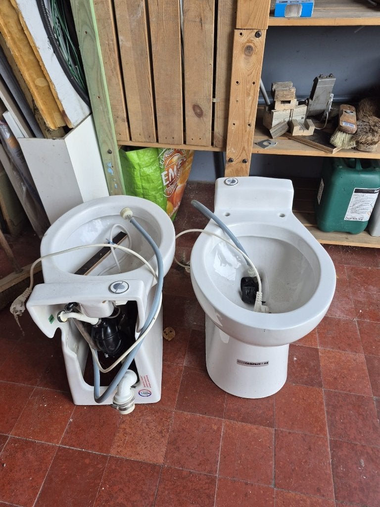 WC  Vermaaltoilet / Broyeurtoilet, Bricolage & Construction, Sanitaire, Enlèvement, Utilisé, Toilettes