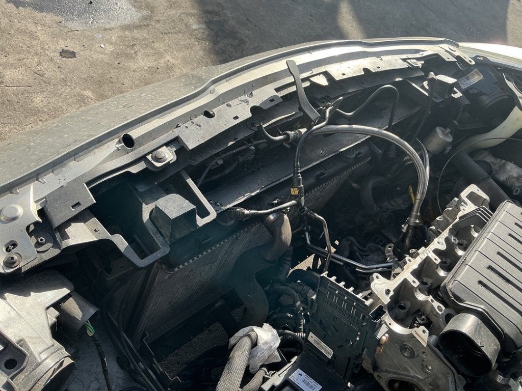 FACE AVANT Peugeot 5008 I (0A / 0E) (01-2009/03-2017), Kontakt-peugeot@peugeot.com, Utilisé, Peugeot Deutschland GmbH, Bahnhofsplatz
65423  Rüsselsheim, DE