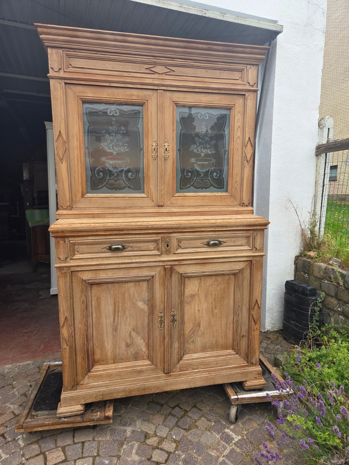 Prachtig oud massief dressoir, gedecapeerd en geschuu, Huis en Inrichting, Kasten | Buffetkasten, Eikenhout, Ophalen