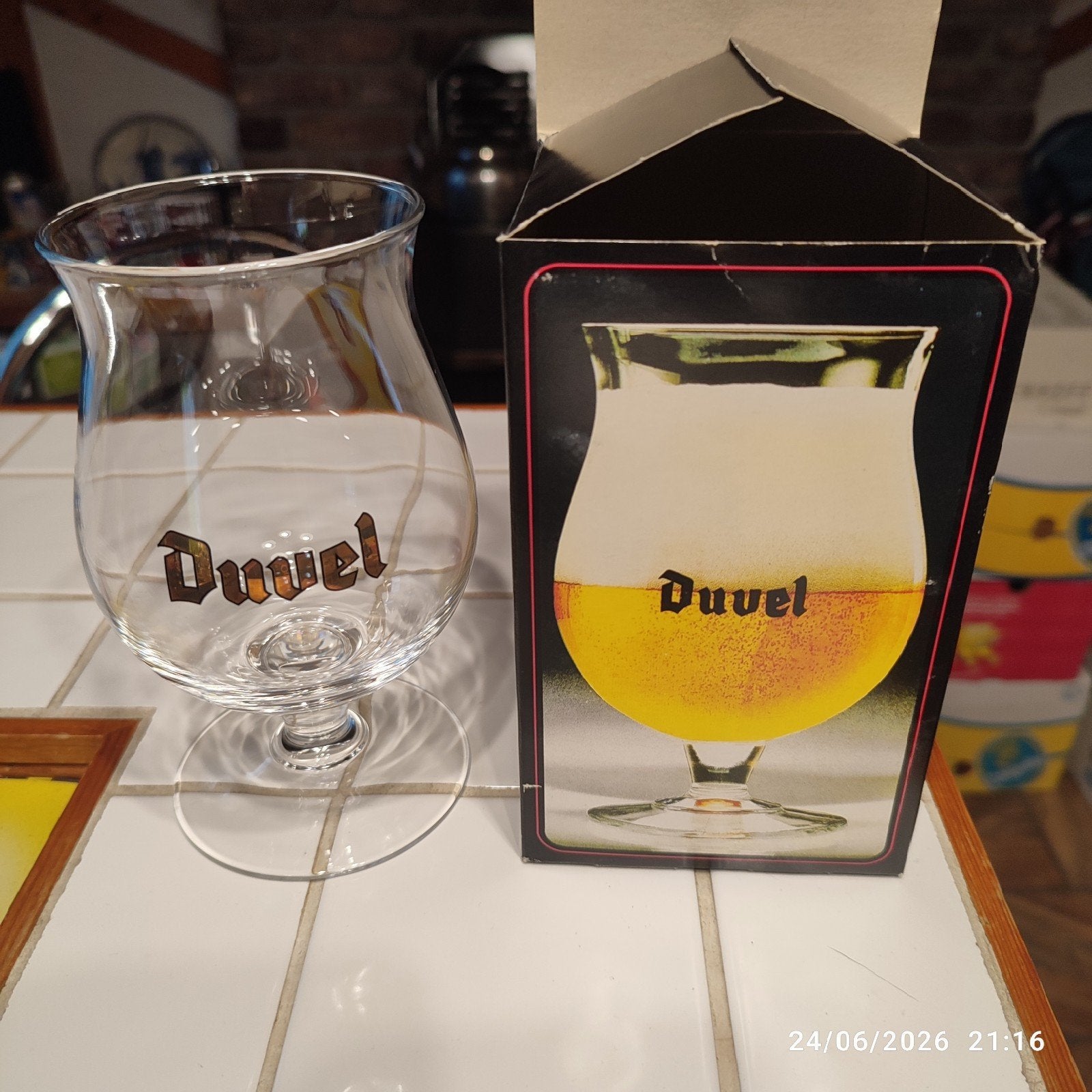 Une verre DUVEL doré dans sa boîte d'origine ., Enlèvement ou Envoi, Utilisé, Verre ou Verres, Duvel