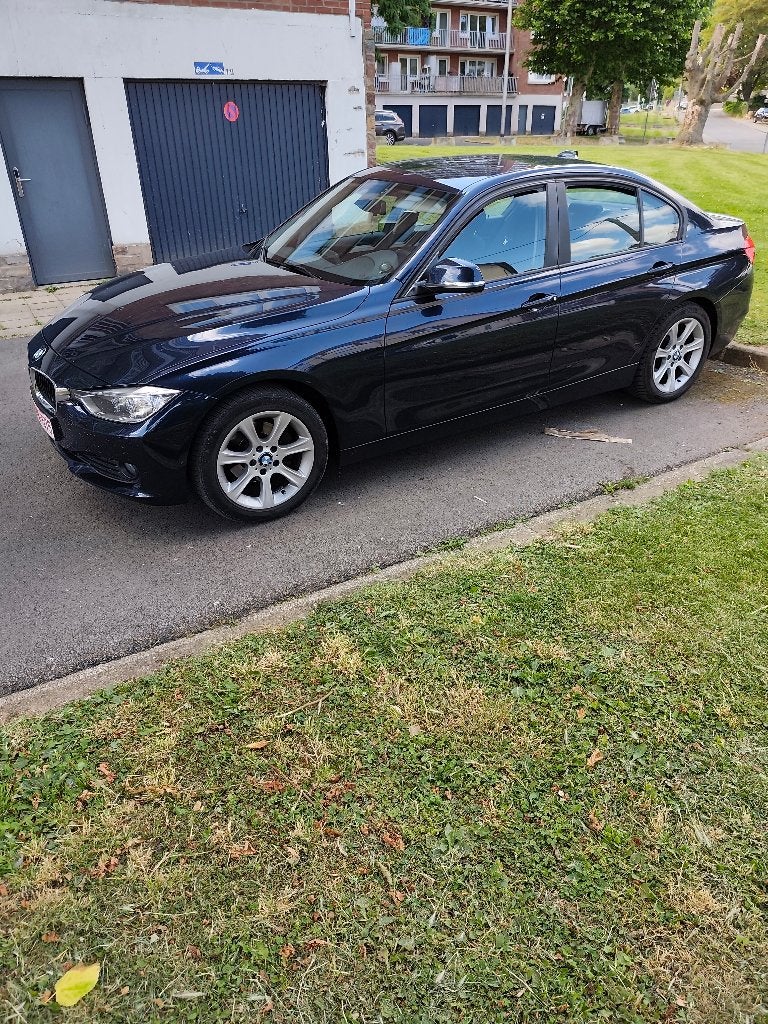 BMW f30 série 3 année 2013, Autos, Boîte manuelle, Particulier, 81 kW, Bleu