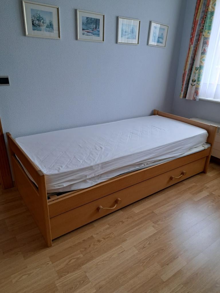 Bed met lade en met 2 mattrassen 90 cm en  een kussen, Huis en Inrichting, Slaapkamer | Bedden, Ophalen, 90 cm