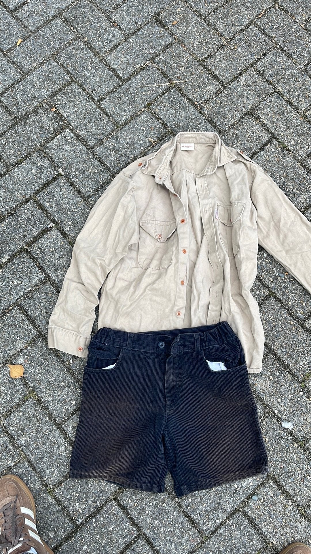 Uniforme louveteaux short noir/marine et chemise beige, Enlèvement, Utilisé