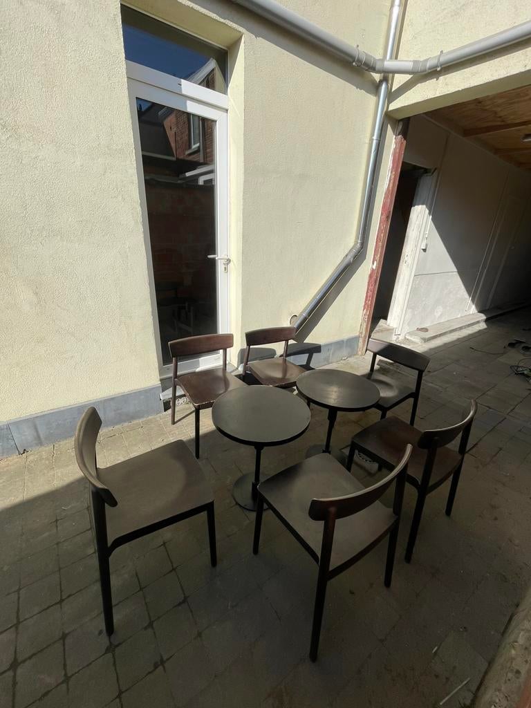 Horecameubilair Andreu World Smart Chairs + metalen tafels, Enlèvement