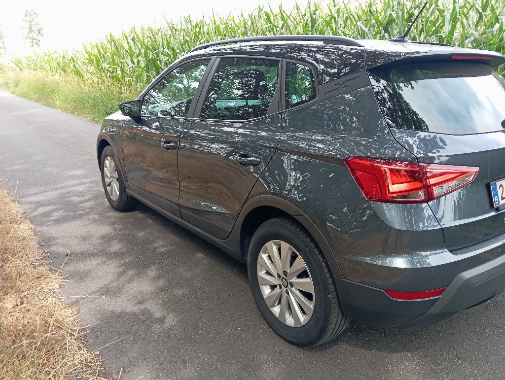 Seat Arona Slechts 32.000 km! ! ! weg wegens eig naar wzc, Auto's, Seat, Voorwielaandrijving, Blauw, Leder, Particulier