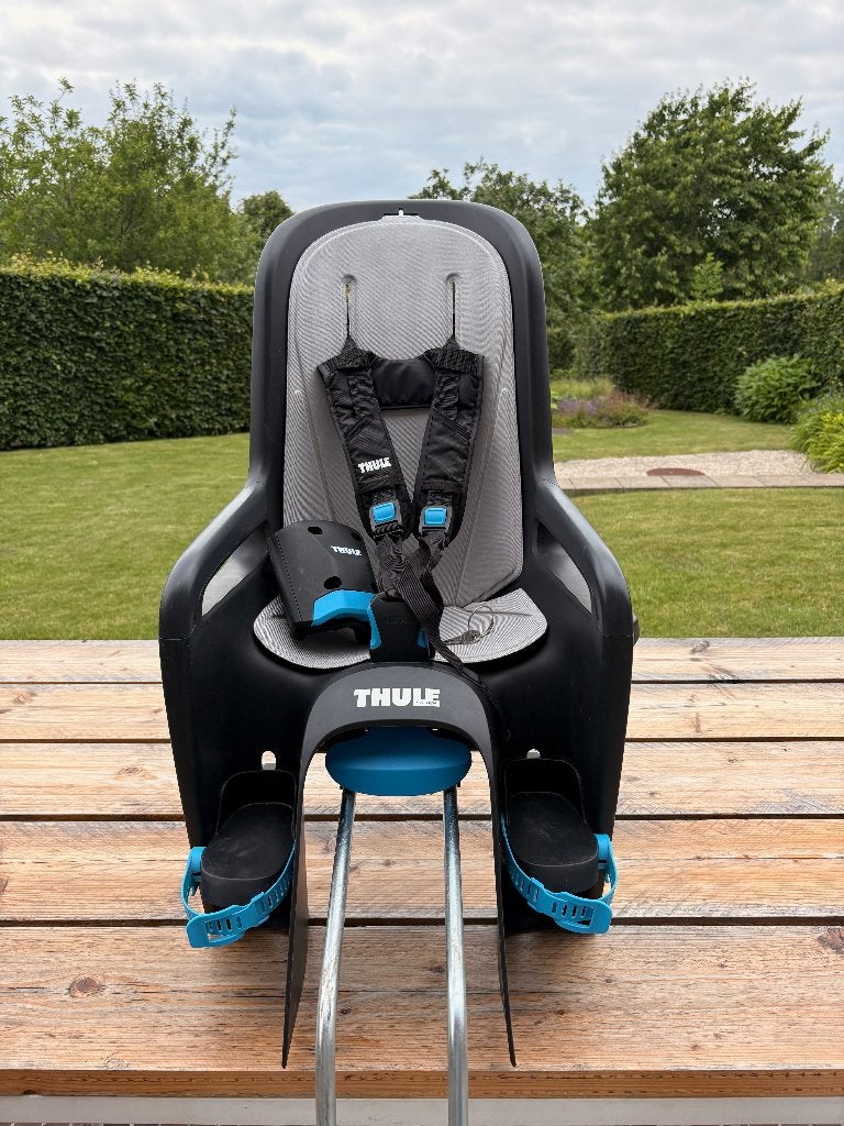 Thule RideAlong Dark Grey fietsstoeltje, Fietsen en Brommers, Ophalen, Gebruikt, Achterzitje, Voetsteuntjes