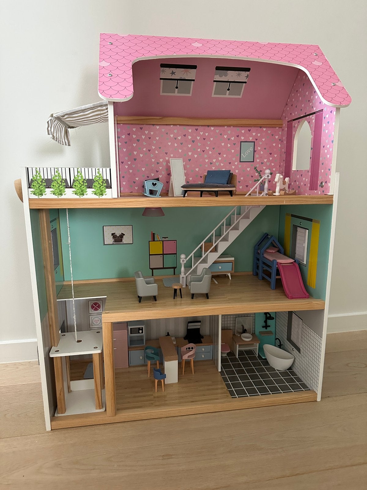 Poppenhuis, als nieuw met meubeltjes en figuurtjes, Kinderen en Baby's, Speelgoed | Poppenhuizen, Ophalen, Zo goed als nieuw, Poppenhuis