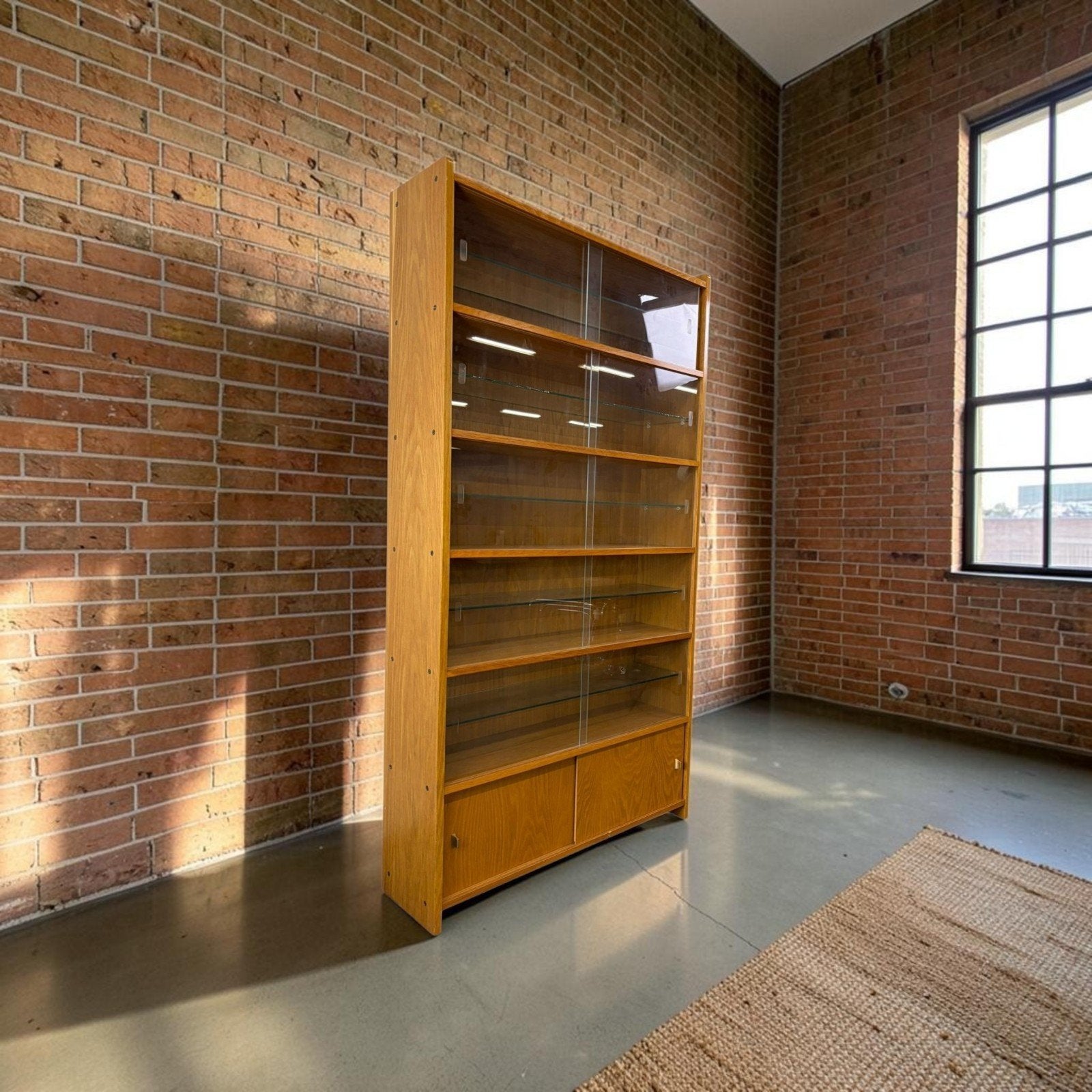Étagère peu profonde en bois vintage, vitrine,, Antiquités & Art, Enlèvement ou Envoi