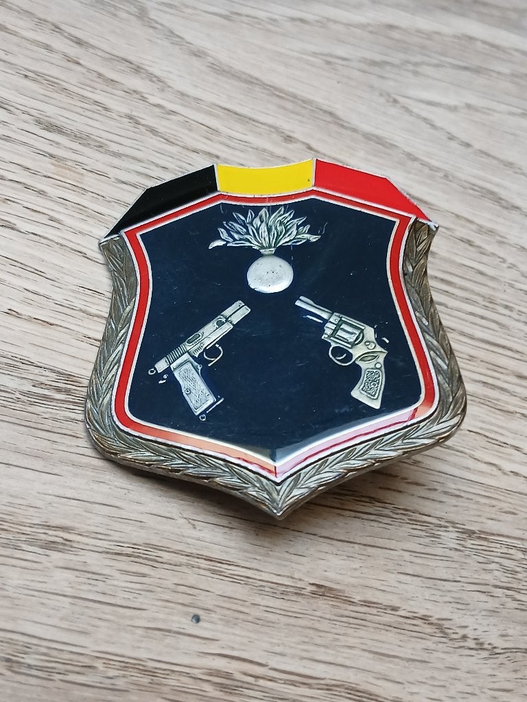 Insigne instructeur de tir de la gendarmerie belge, Collections, Objets militaires | Général, Envoi, Gendarmerie, Emblème ou Badge