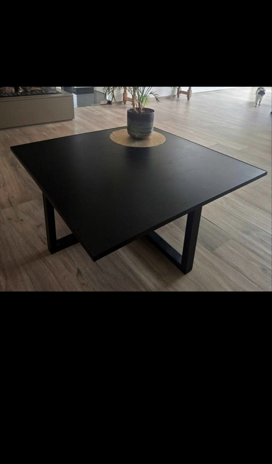 Zwarte salontafel, Enlèvement
