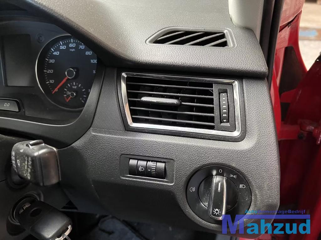 SEAT TOLEDO 4 licht schakelaar 2012-2019, Autovia A-2, Km 585 585
08760  Martorell, ES, SEAT S.A., Utilisé, Customercare@seat.es