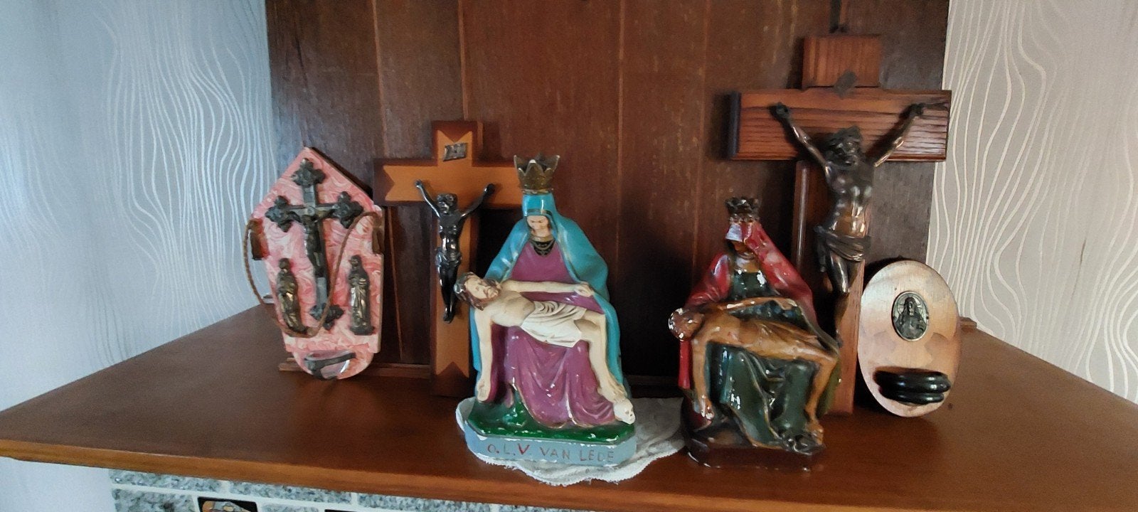 Religieuze Beelden en Kruisbeelden Collectie, Ophalen