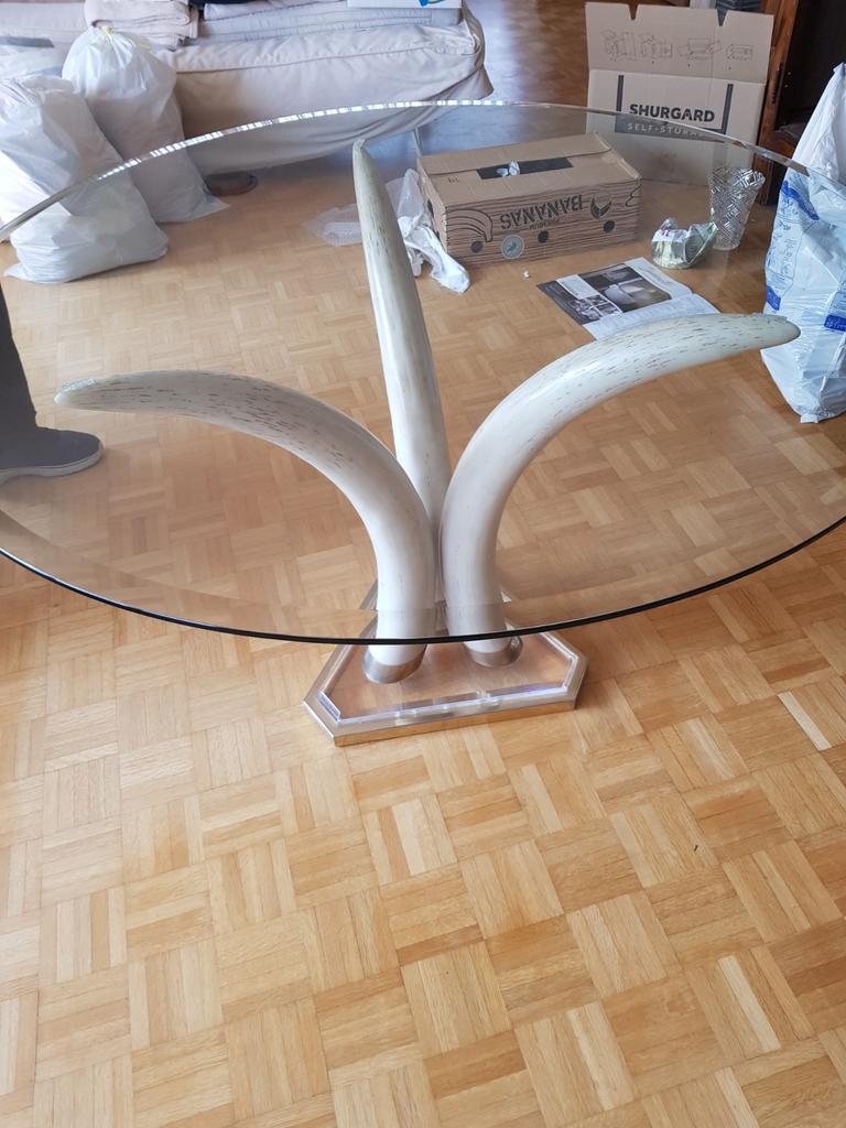 Table ronde maison Jansen de Paris, Enlèvement