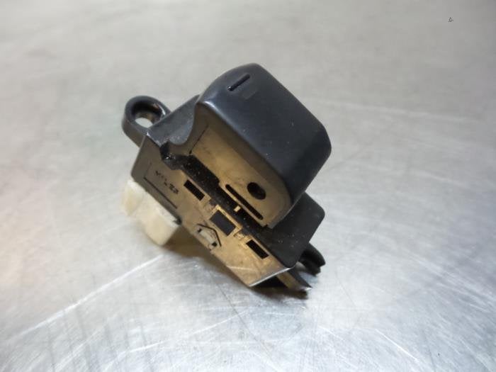 Commutateur vitre électrique d'un Nissan Micra (Micra 03-), -, 3 mois de garantie, Utilisé, -