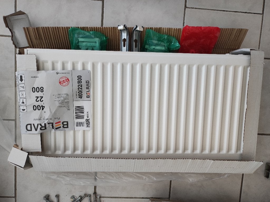 Radiateur blanc chauffage central avec attaches., Enlèvement, Radiateur, 30 à 80 cm, 60 à 150 cm