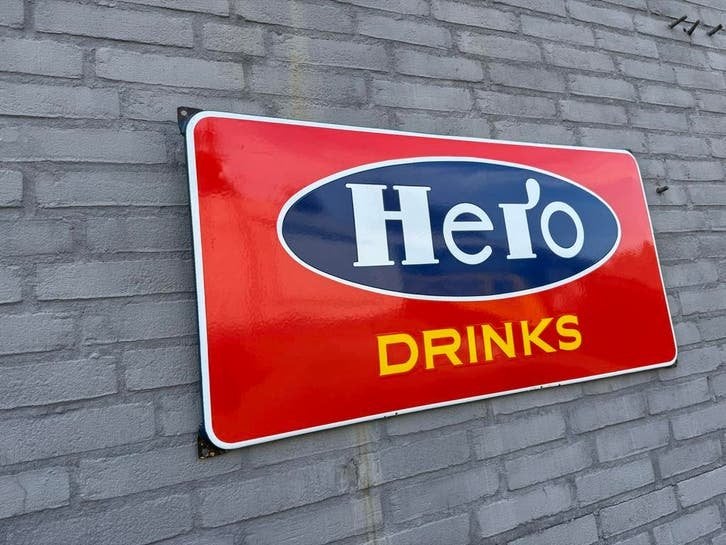 Vintage Hero Drinks Emaille Reclamebord
