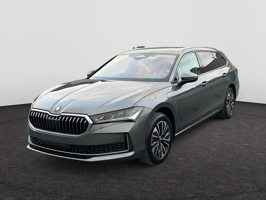 Skoda Superb Combi PHEV Superb Combi PHEV 1.5 TSI Corporate, Auto's, Skoda, Automaat, Navigatiesysteem, Break, Hybride Elektrisch/Benzine