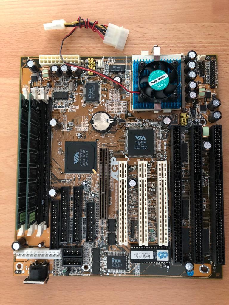Carte Mère21 Chaintech 5AGM2 (Sock7) +Intel P200MMX + 128 Mb, Socket7, Comme neuf, Baby-AT, Enlèvement