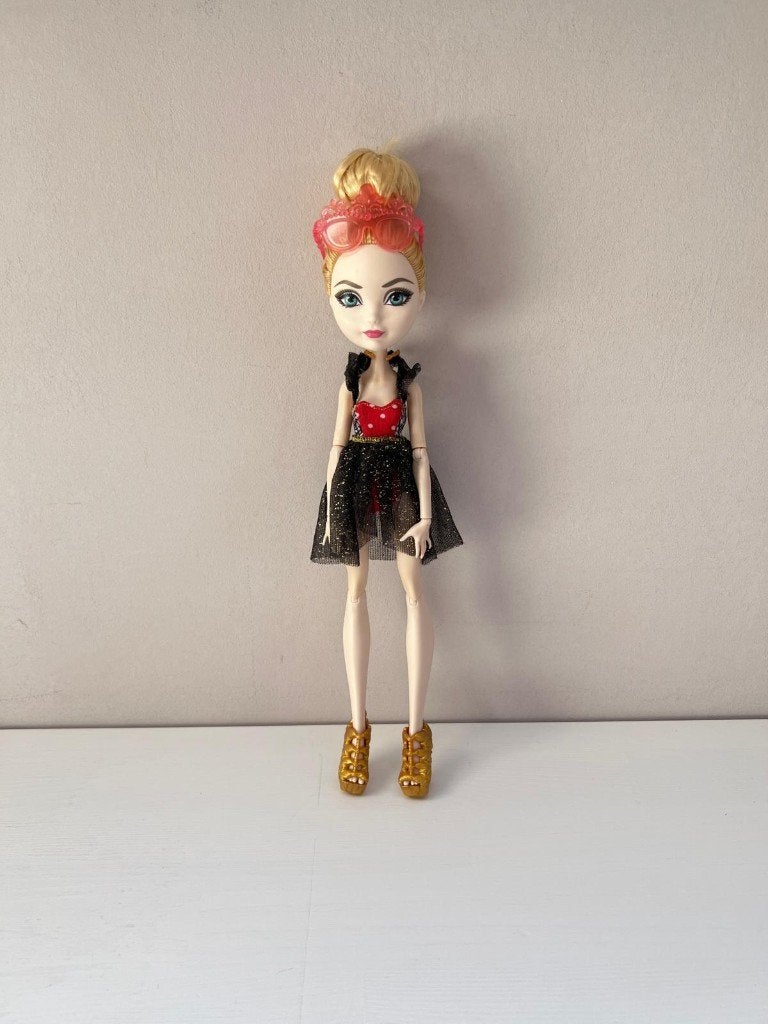 Ever After High Apple White Doll - Mirror Beach (compleet), Verzamelen, Ophalen of Verzenden, Gebruikt, Fashion Doll