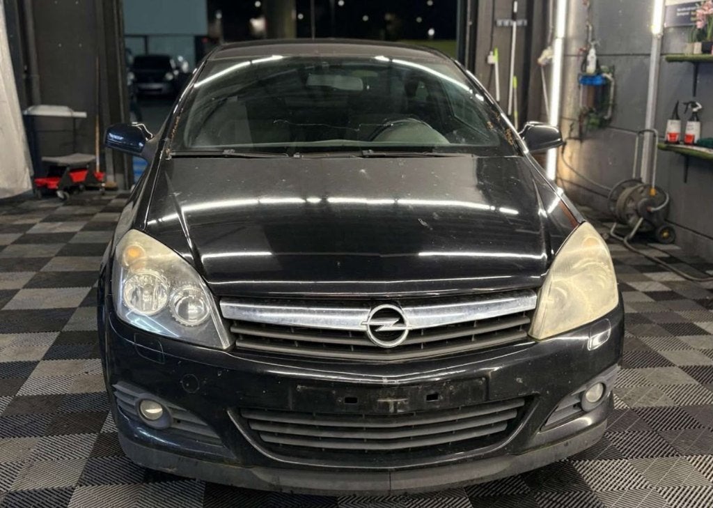 Opel astra GTC 1.9 DTH CDTi Cosmo EXPORT, Auto's, 4 zetels, 110 kW, Zwart, Bedrijf