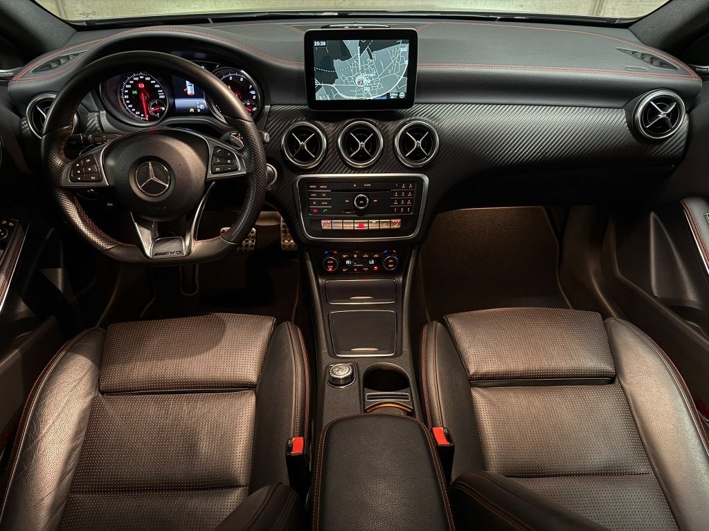 Mercedes-Benz A 180 AMG | MATGREY |KEYLESS | SFEER | CAMERA!, Auto's, Dealer onderhouden, 4 cilinders, Bedrijf, 5 zetels