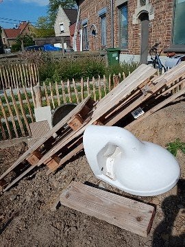 gratis 4 palletten en wc pot, Ophalen