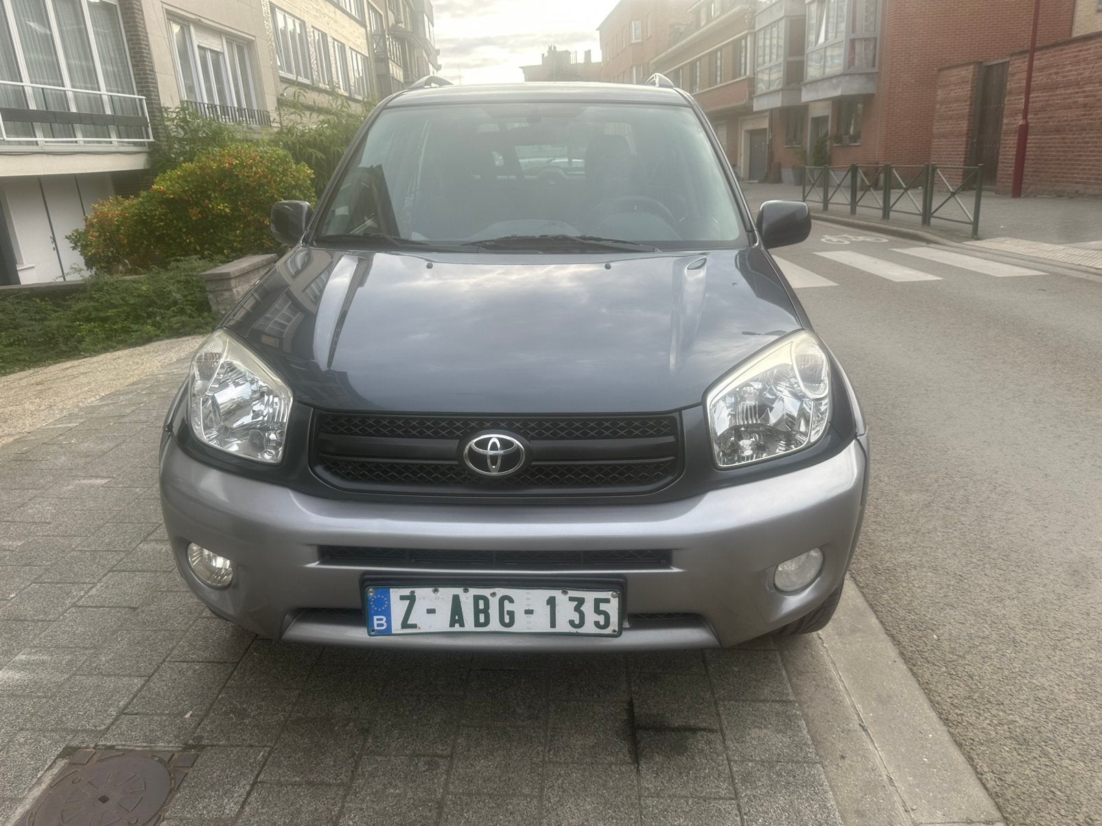 Toyotz rav4 2.0 benzine 4x4 110dkm new 0485905657, Autos, Entreprise, 4x4, 5 places, Euro 4