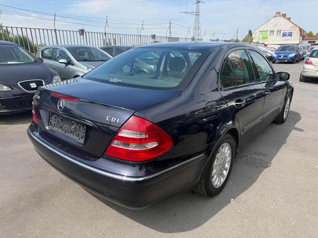 MERCEDES-BENZ E200 DIESEL 2.2, Auto's, Stof, 4 cilinders, Zwart, Bedrijf
