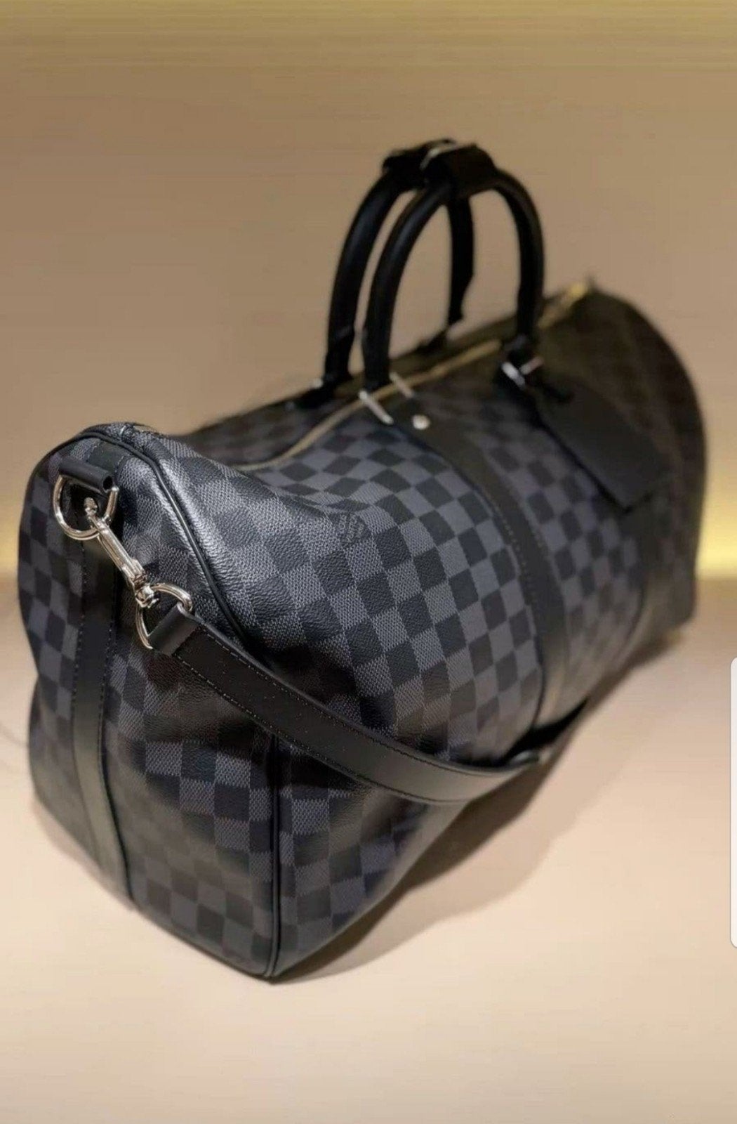 Louis Vuitton, Ophalen