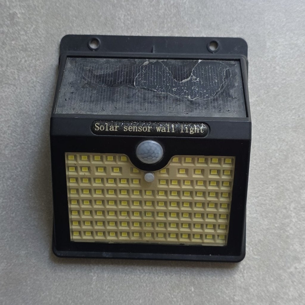 Buitenverlichting met sensor op zonne-energie, Tuin en Terras, Zonne-energie, Kunststof, Overige typen, Ophalen of Verzenden