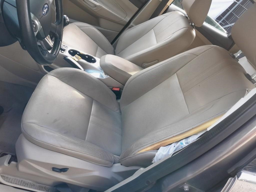 ACCOUDOIR CENTRAL Ford C-Max (DXA) (01-2010/06-2019), Utilisé, Ford