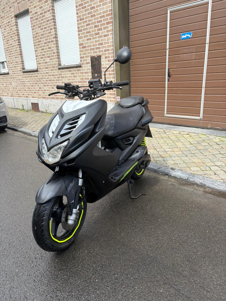 Mbk nitro, Fietsen en Brommers, Scooters | Yamaha, Zo goed als nieuw, Overige modellen, Klasse A (25 km/u), Benzine, Ophalen of Verzenden