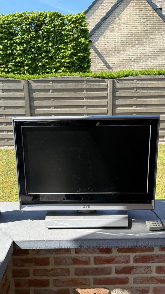 Tv JVC met afstandsbediening, Ophalen