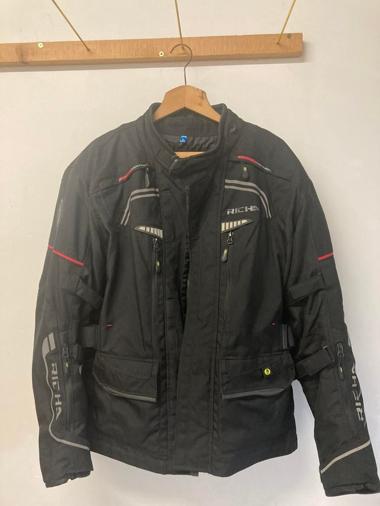 Motovest en broek, Motoren, Ophalen
